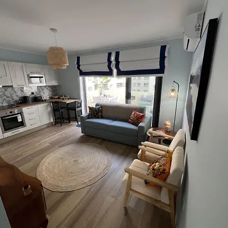 V86 - Chic Tigne Flat By The Sea Apartment *