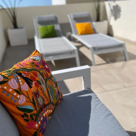 V86 - Chic Tigne Flat By The Sea * Sliema