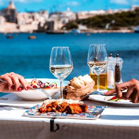 V86 - Chic Tigne Flat By The Sea *