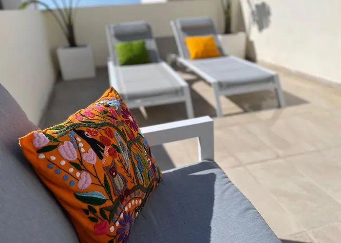 V86 - Chic Tigne Flat By The Sea * Sliema